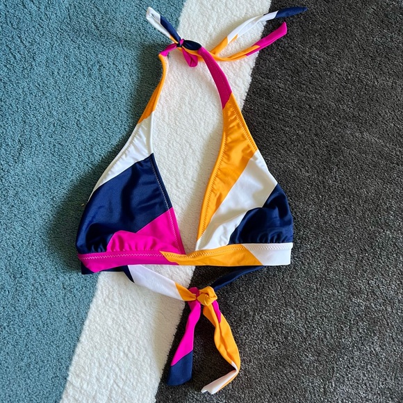 Radio Fiji bikini 👙 - Picture 2 of 7